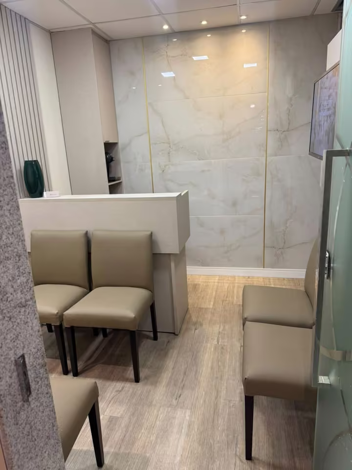 Sala de espera do consultório da Dra. Sofia Reis